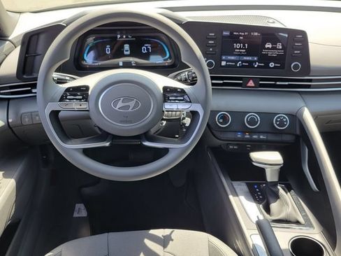 New 2026 Hyundai Elantra SE FWD image 6