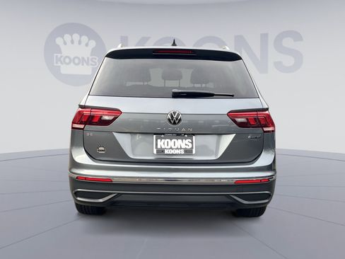 Used 2022 Volkswagen Tiguan SE w/ Panoramic Sunroof Package image 5