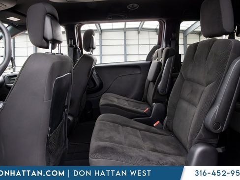 Used 2019 Dodge Grand Caravan SE FWD image 17