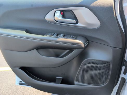 New 2027 Chrysler Pacifica LX FWD image 19