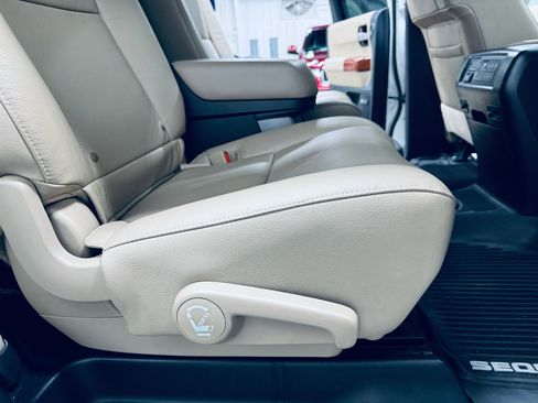 Used 2020 Toyota Sequoia Platinum image 40