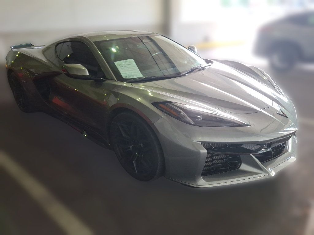 Used 2024 Chevrolet Corvette Z06 RWD image 3