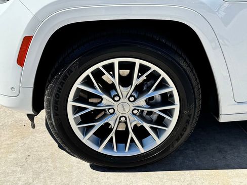 Used 2023 Jeep Grand Cherokee Summit w/ Luxury Tech Group V AWD/4WD image 9