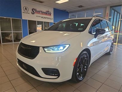 Used 2024 Chrysler Pacifica Limited w/ S Appearance Package