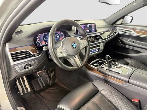 Used 2020 BMW 740i w/ M Sport Package RWD image 10