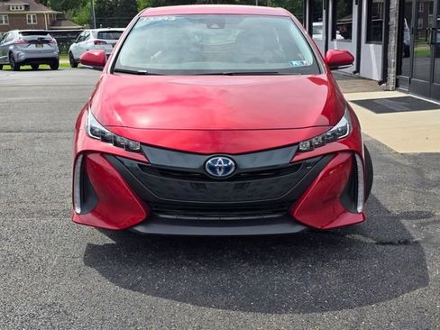 Used 2019 Toyota Prius Prime Premium image 2