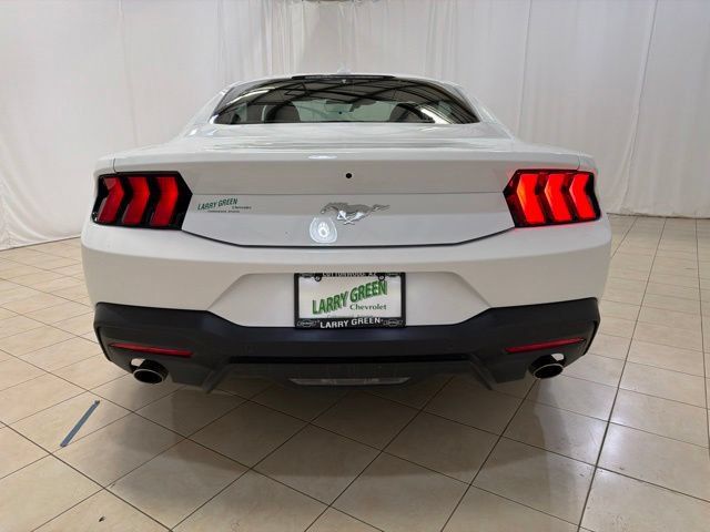 Used 2026 Ford Mustang Premium RWD image 5