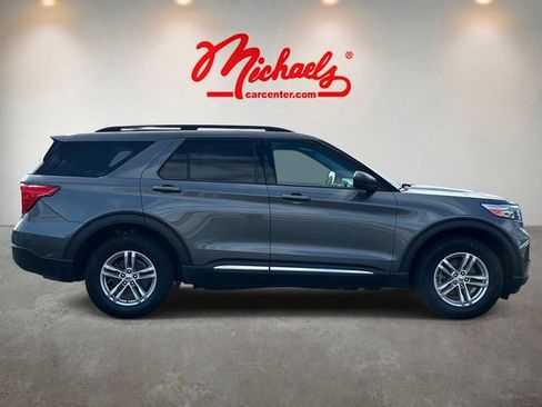 Used 2023 Ford Explorer XLT AWD/4WD image 2