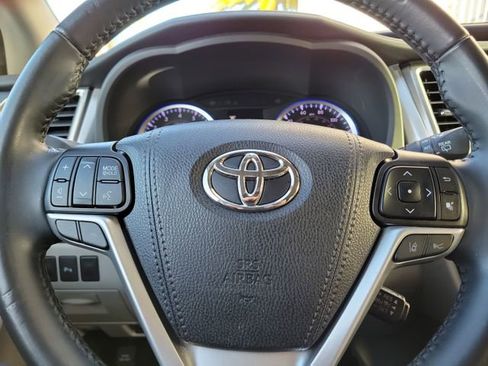 Used 2019 Toyota Highlander Limited image 16