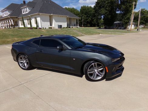 Used 2017 Chevrolet Camaro LT RWD image 12
