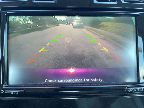 Used 2016 Nissan Leaf SV image 28