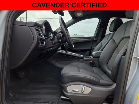 Used 2025 Porsche Macan AWD/4WD image 16
