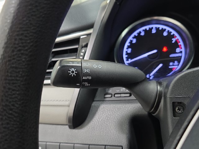 Used 2018 Toyota Camry LE FWD image 24