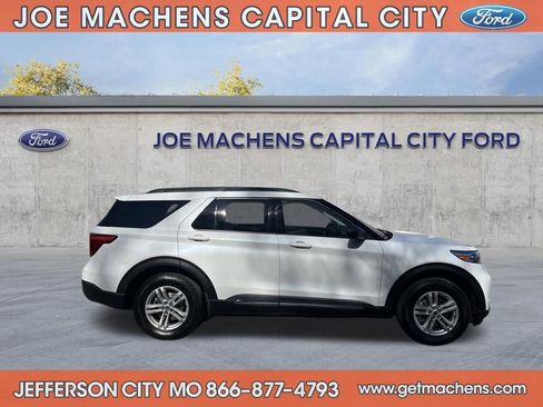 Certified 2022 Ford Explorer XLT w/ Equipment Group 202A image 5