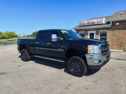 Used 2014 Chevrolet Silverado 2500 LT w/ Custom Sport Truck Package AWD/4WD image 3