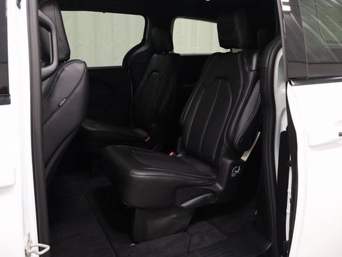 New 2026 Chrysler Pacifica Select w/ S Appearance Package FWD image 12