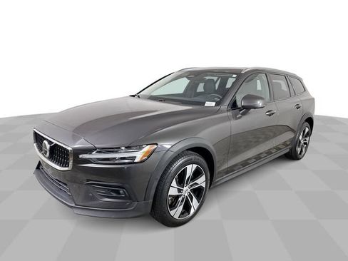 Used 2024 Volvo V60 B5 Cross Country Plus AWD/4WD image 4