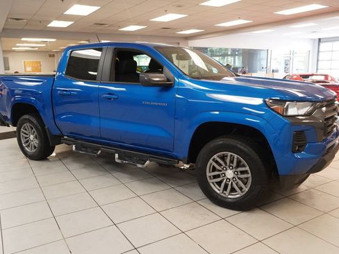 Used 2023 Chevrolet Colorado LT w/ LT Convenience Package II AWD/4WD image 15
