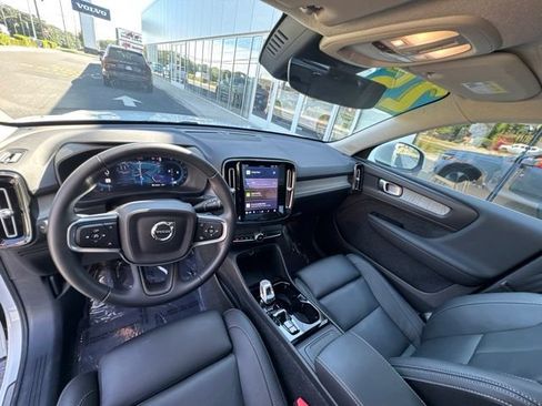 Certified 2025 Volvo XC40 B5 Plus AWD/4WD image 21
