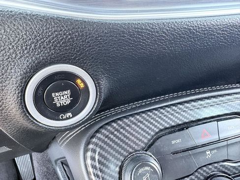Used 2016 Dodge Challenger SXT RWD image 19