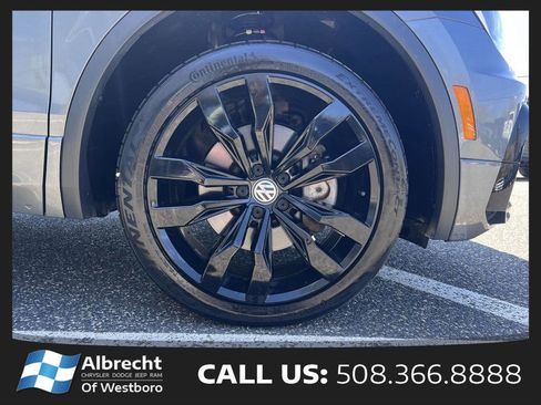 Used 2020 Volkswagen Tiguan SE R-Line AWD/4WD image 35