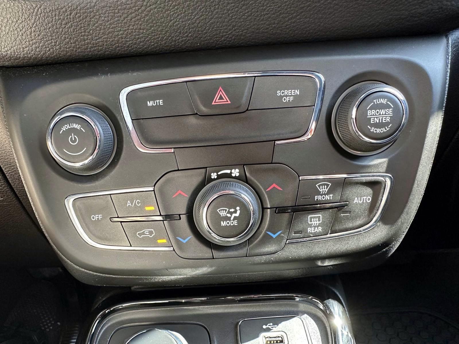 Used 2020 Jeep Compass Latitude AWD/4WD image 23
