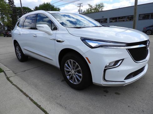 Used 2022 Buick Enclave Essence w/ Trailering Package, 5000 lbs. FWD image 12