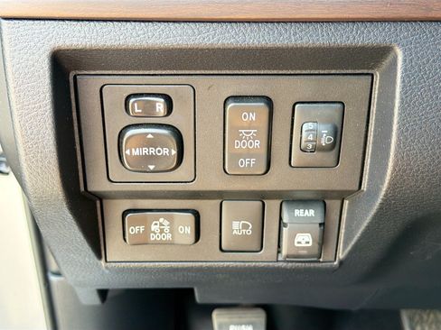 Used 2018 Toyota Tundra Limited AWD/4WD image 15