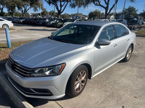 Used 2016 Volkswagen Passat 1.8T S image 1