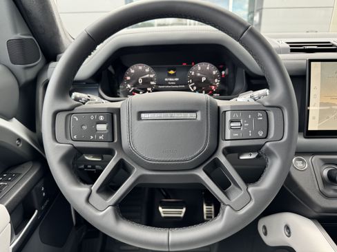Used 2025 Land Rover Defender 130 V8 AWD/4WD image 16