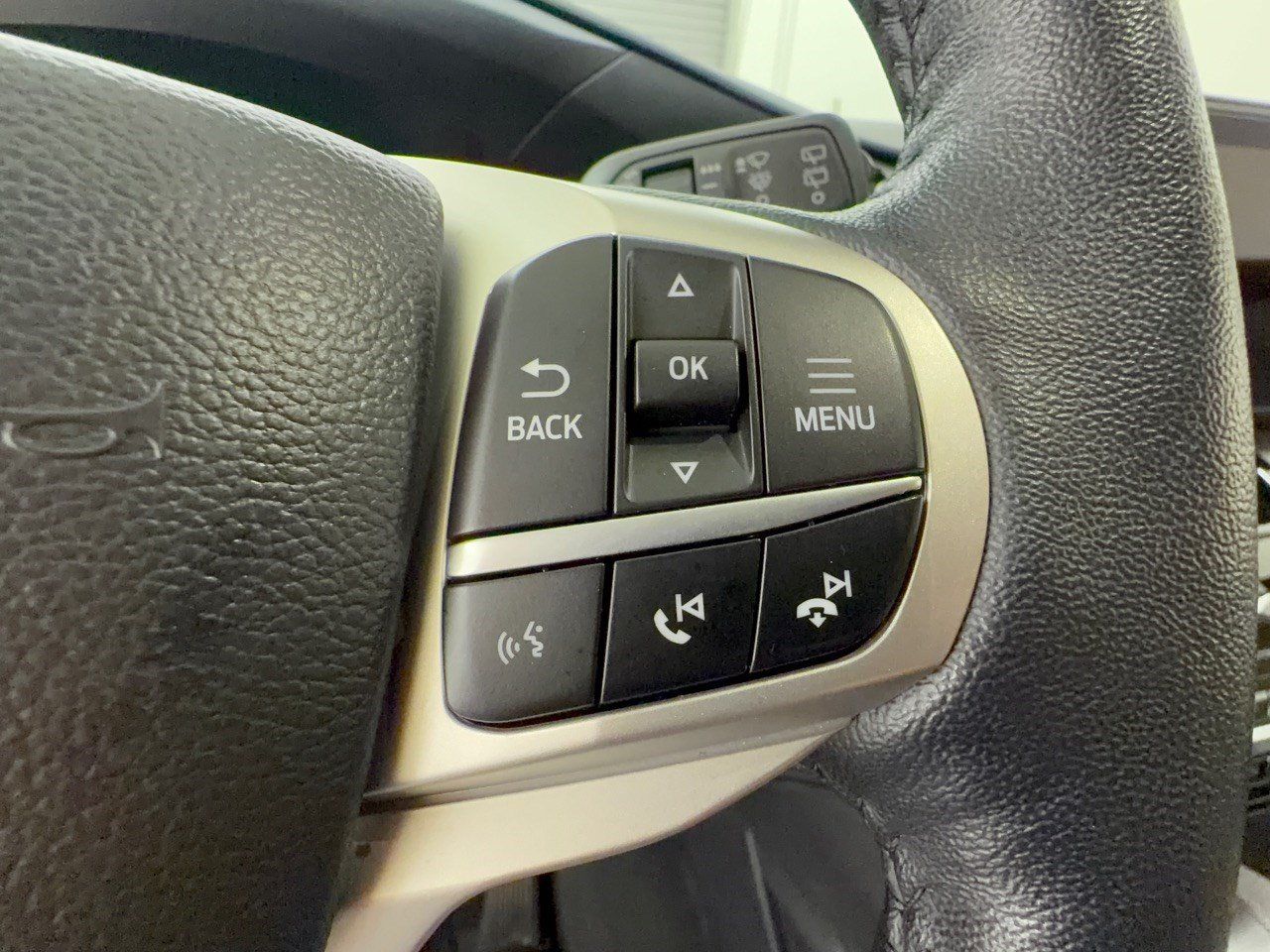 Used 2022 Ford Explorer Limited w/ Equipment Group 301A RWD image 19