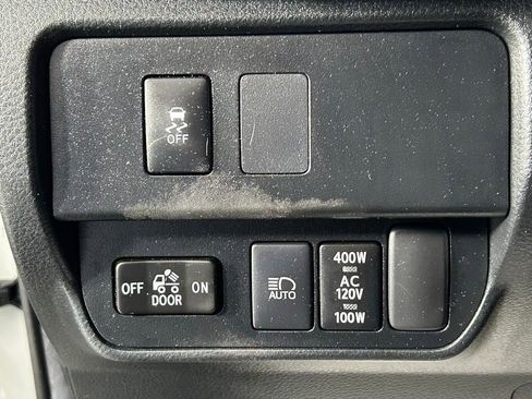 Used 2021 Toyota Tacoma TRD Off-Road w/ Technology Package AWD/4WD image 25