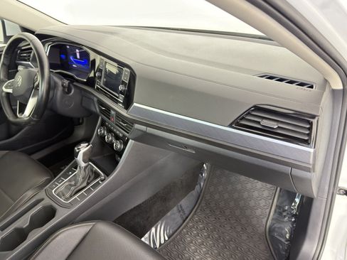 Used 2023 Volkswagen Jetta SE FWD image 9