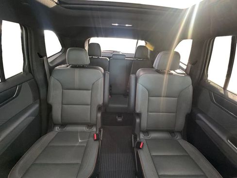 Used 2024 GMC Acadia AT4 w/ Luxury Package image 18