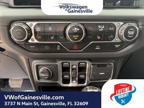 Used 2024 Jeep Wrangler Unlimited Sahara AWD/4WD image 27