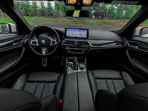 Used 2021 BMW 530i xDrive w/ M Sport Package image 19