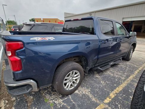 Used 2021 Chevrolet Silverado 1500 LT AWD/4WD image 2