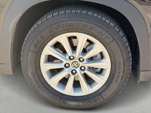 Used 2024 Toyota Grand Highlander XLE image 9