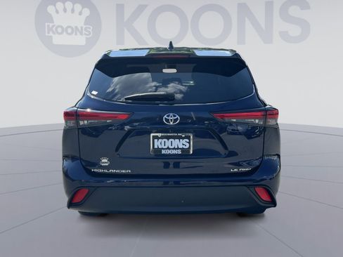 Used 2022 Toyota Highlander LE AWD/4WD image 5