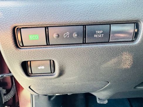 Used 2024 Nissan Sentra SV FWD image 20