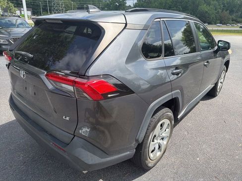 Used 2020 Toyota RAV4 LE FWD image 4