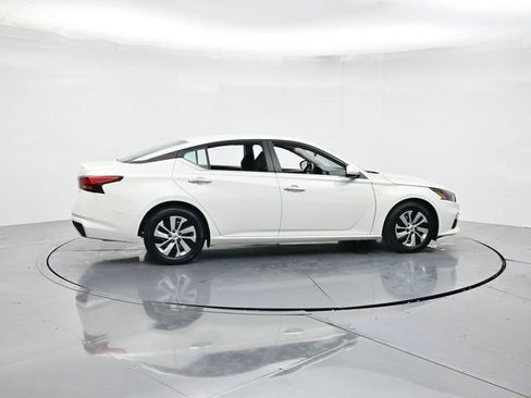 Used 2022 Nissan Altima 2.5 S image 2