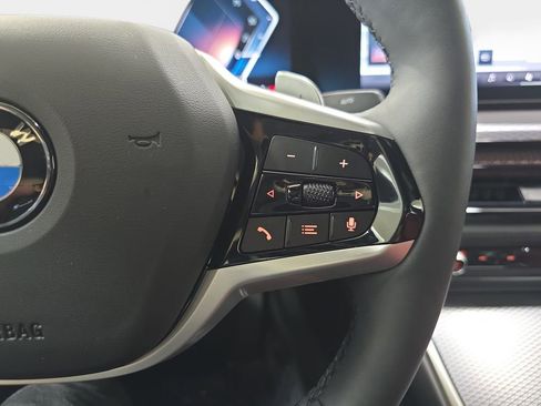 Used 2025 BMW 330i Sedan w/ M Sport Package image 21