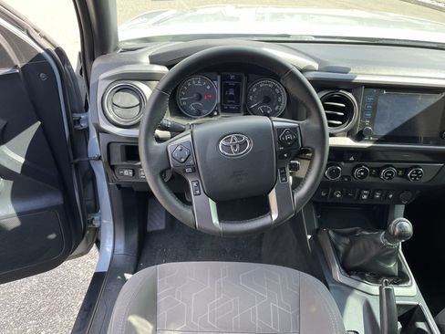 Certified 2018 Toyota Tacoma TRD Off-Road w/ Technology Package AWD/4WD image 10