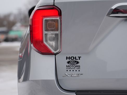 Used 2022 Ford Explorer XLT w/ Equipment Group 202A image 14