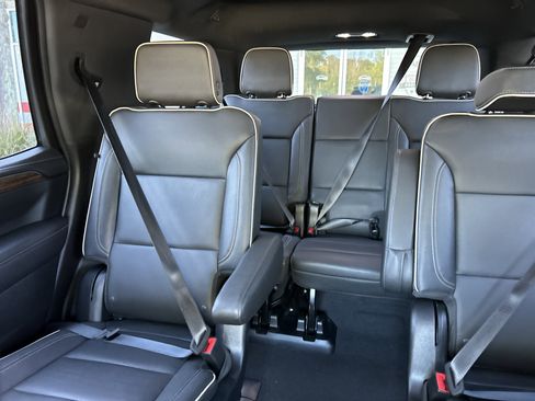 Used 2023 Chevrolet Tahoe Premier image 16