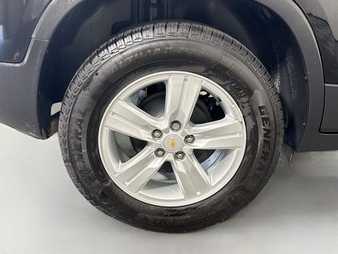 Used 2021 Chevrolet Trax LS w/ Tint and Cruise Package FWD image 32