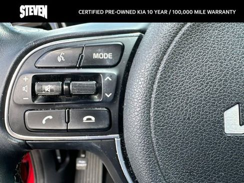 Certified 2022 Kia Niro LXS FWD image 11