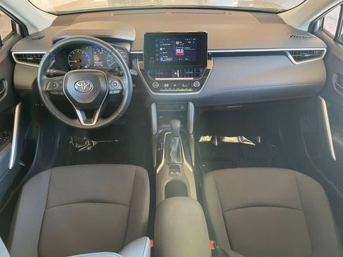 Used 2025 Toyota Corolla Cross LE image 31