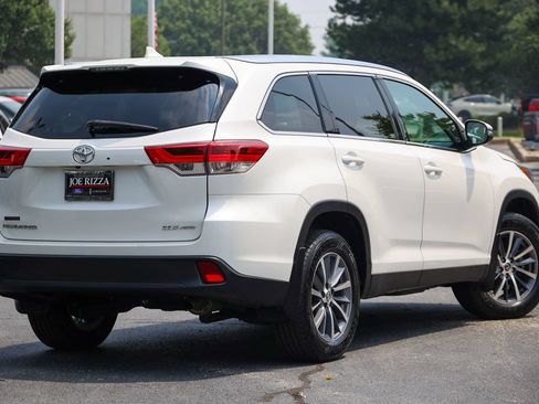 Used 2019 Toyota Highlander XLE AWD/4WD image 3